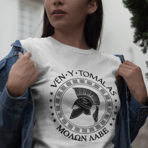 beautiful-asian-girl-wearing-a-t-shirt-mockup-while-on-the-street-a17460